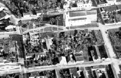 Rua Dr. Esteves da Silva - Ubatuba - SP (embaixo) - Foto Antiga